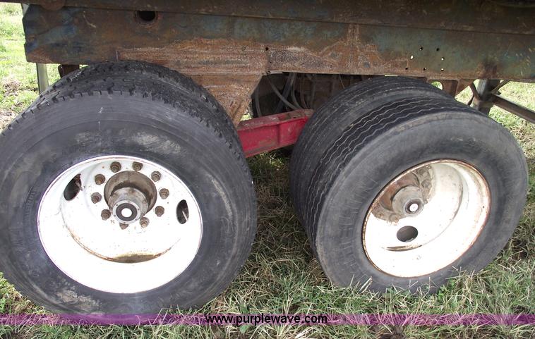 image for item 5861 1977 Fruehauf 22' end dump trailer
