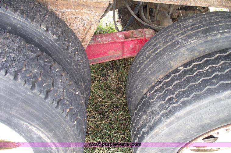 image for item 5861 1977 Fruehauf 22' end dump trailer