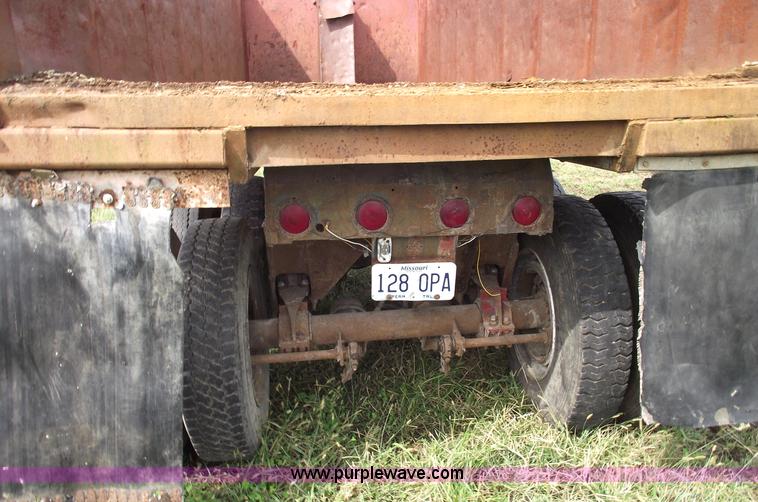 image for item 5861 1977 Fruehauf 22' end dump trailer