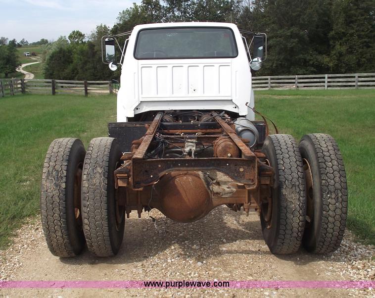 image for item 5863 1996 Ford F700 semi truck