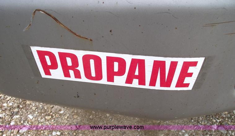 image for item 5863 1996 Ford F700 semi truck