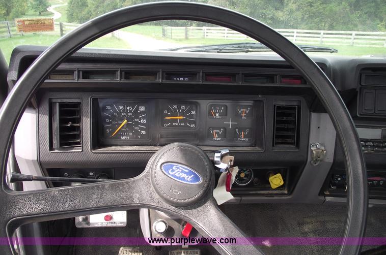 image for item 5863 1996 Ford F700 semi truck