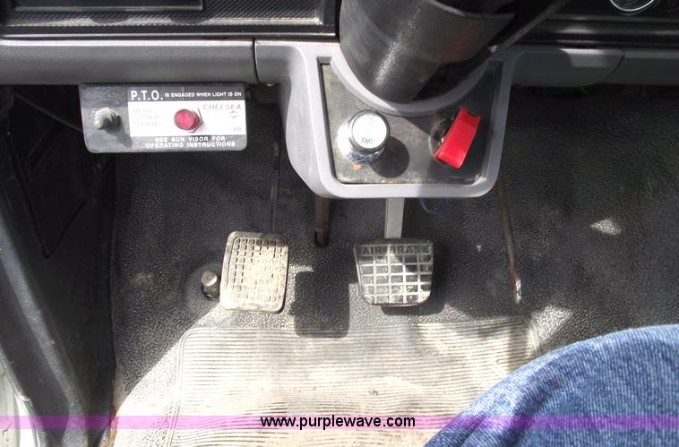 image for item 5863 1996 Ford F700 semi truck