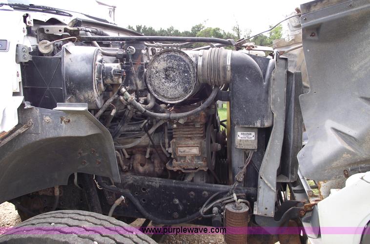 image for item 5863 1996 Ford F700 semi truck