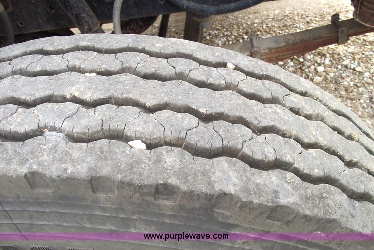 image for item 5863 1996 Ford F700 semi truck