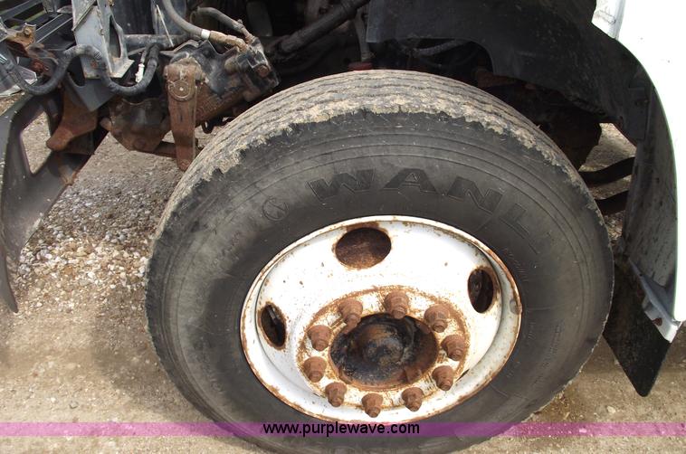 image for item 5863 1996 Ford F700 semi truck