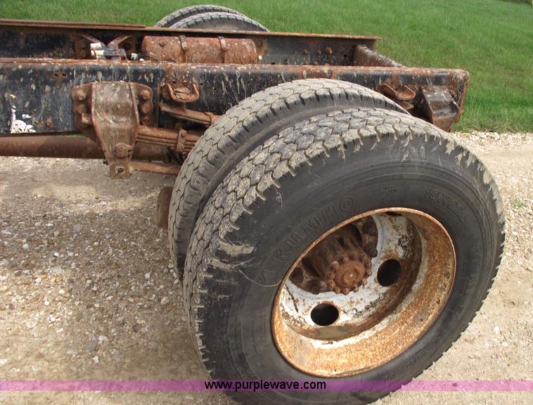 image for item 5863 1996 Ford F700 semi truck