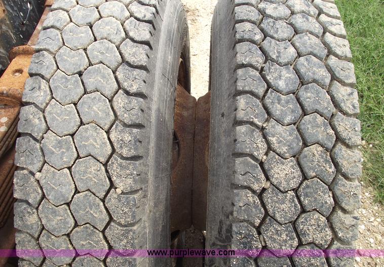 image for item 5863 1996 Ford F700 semi truck