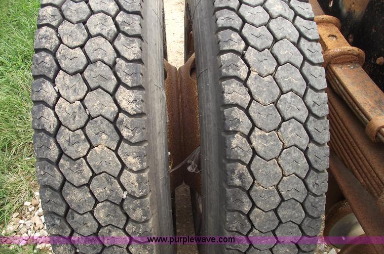 image for item 5863 1996 Ford F700 semi truck