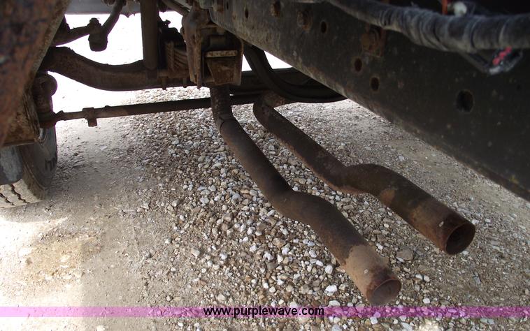 image for item 5863 1996 Ford F700 semi truck