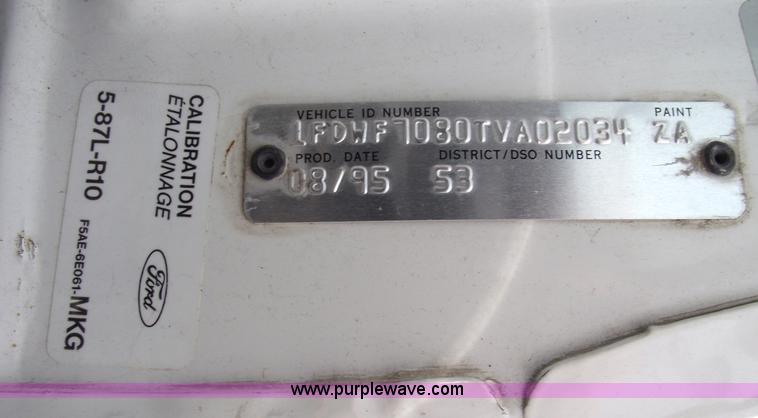 image for item 5863 1996 Ford F700 semi truck