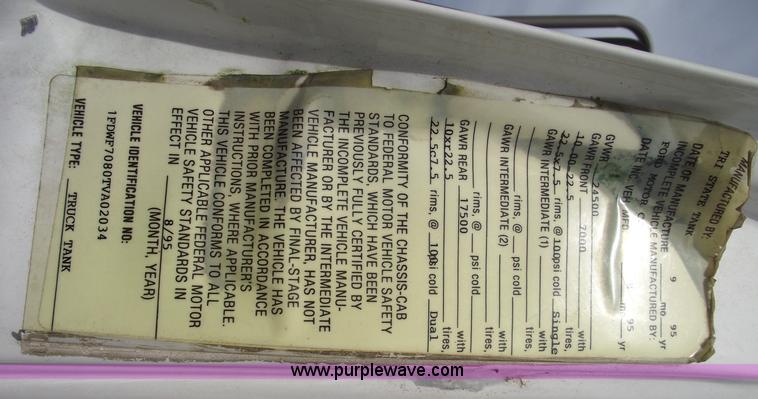 image for item 5863 1996 Ford F700 semi truck