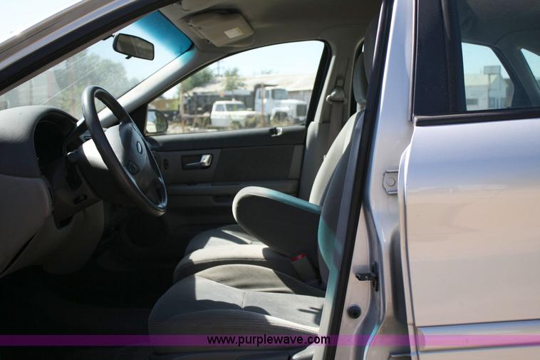 image for item 6367 2001 Ford Taurus SES
