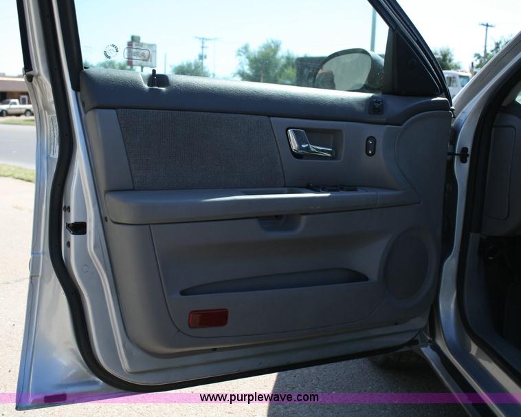 image for item 6367 2001 Ford Taurus SES