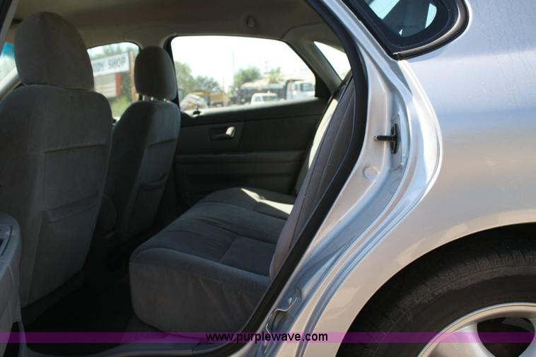 image for item 6367 2001 Ford Taurus SES