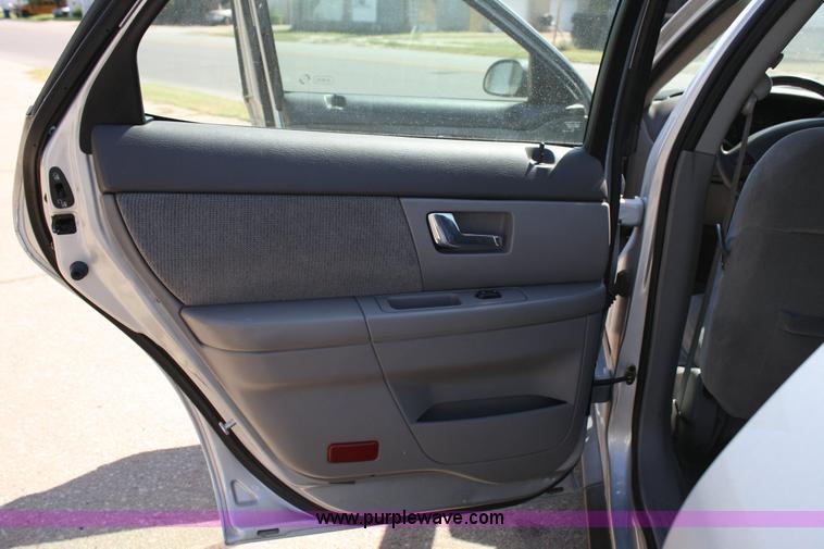 image for item 6367 2001 Ford Taurus SES