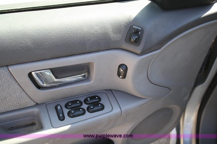 image for item 6367 2001 Ford Taurus SES