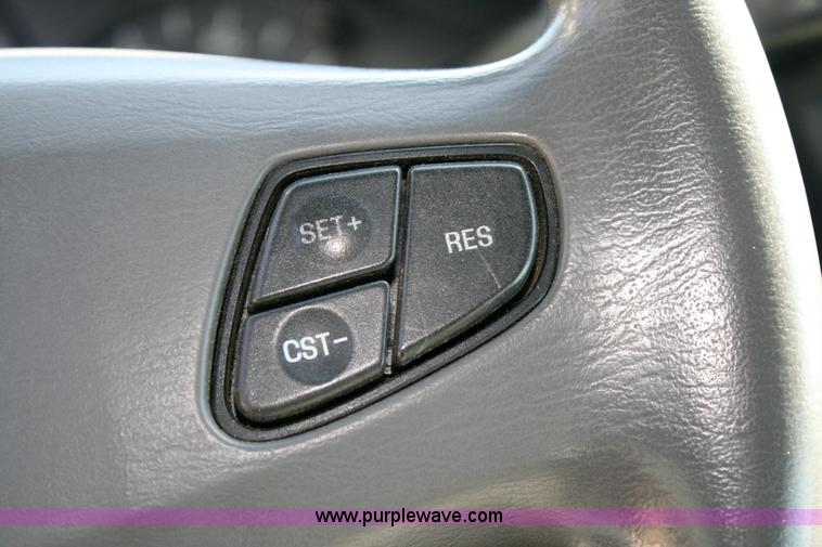 image for item 6367 2001 Ford Taurus SES