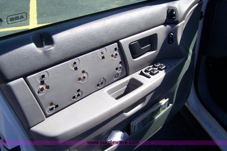 image for item 7364 2003 Ford Taurus SES