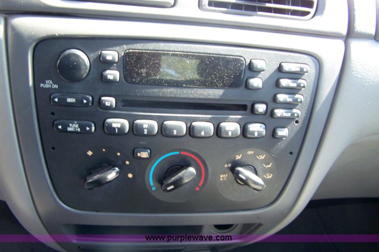 image for item 7364 2003 Ford Taurus SES