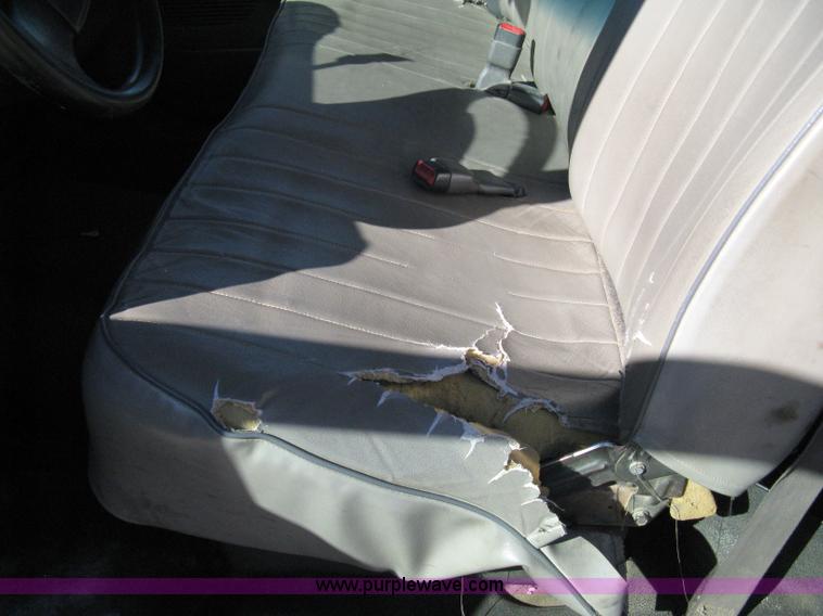 image for item 8001 1999 Ford F250 XL pickup truck