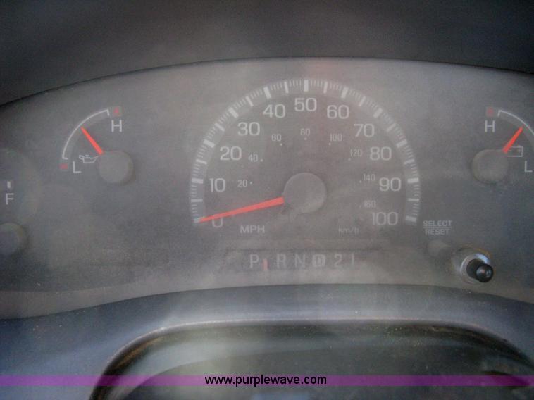 image for item 8001 1999 Ford F250 XL pickup truck