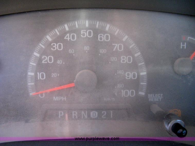 image for item 8001 1999 Ford F250 XL pickup truck