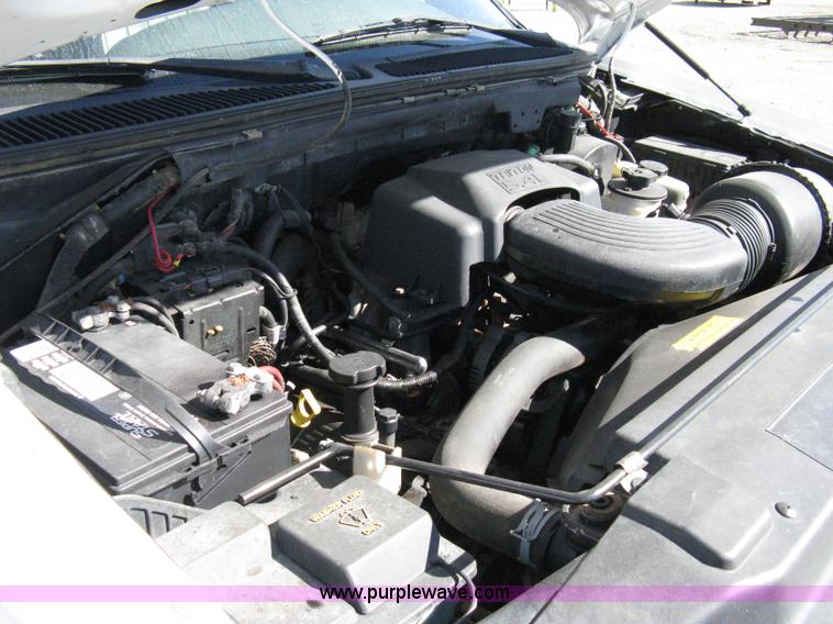 image for item 8001 1999 Ford F250 XL pickup truck