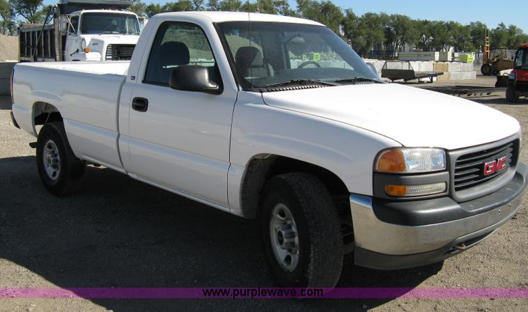 image for item 8002 2000 GMC Sierra C2500 SL pickup truck