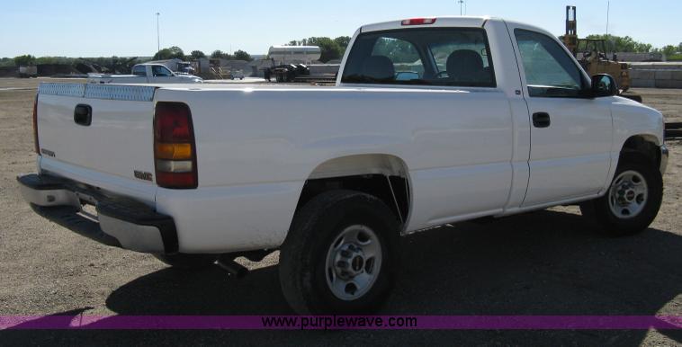 image for item 8002 2000 GMC Sierra C2500 SL pickup truck