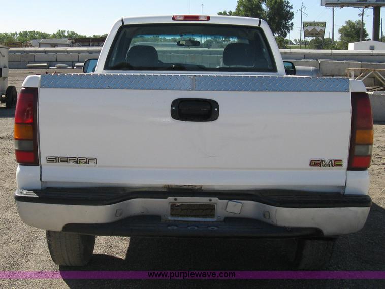 image for item 8002 2000 GMC Sierra C2500 SL pickup truck