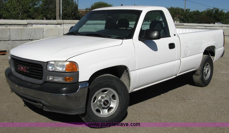 image for item 8002 2000 GMC Sierra C2500 SL pickup truck
