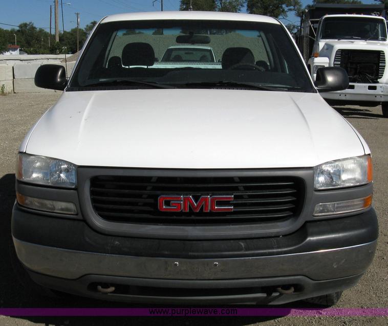 image for item 8002 2000 GMC Sierra C2500 SL pickup truck