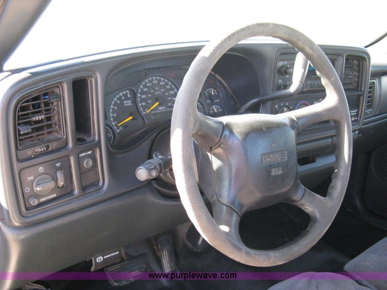 image for item 8002 2000 GMC Sierra C2500 SL pickup truck