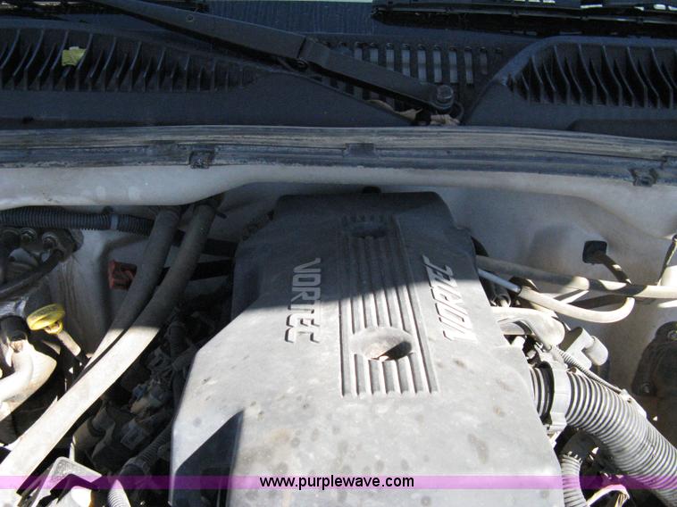 image for item 8002 2000 GMC Sierra C2500 SL pickup truck