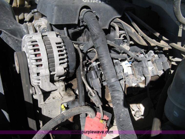 image for item 8002 2000 GMC Sierra C2500 SL pickup truck