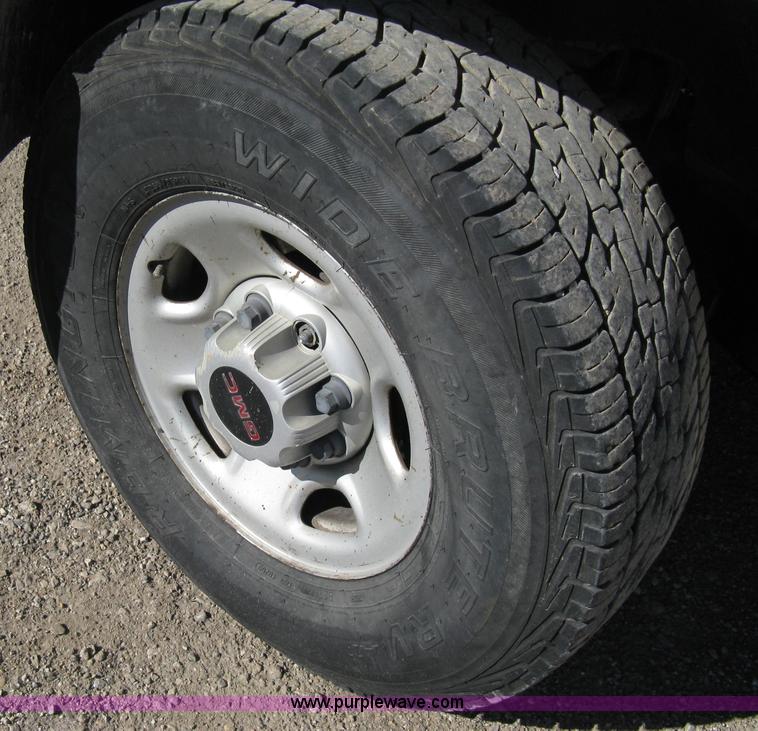 image for item 8002 2000 GMC Sierra C2500 SL pickup truck