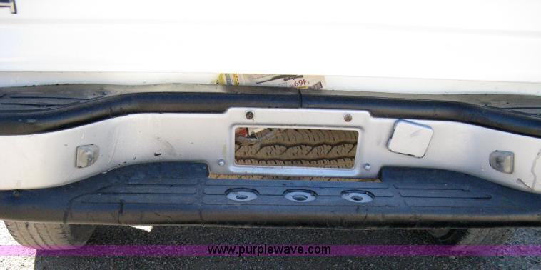 image for item 8002 2000 GMC Sierra C2500 SL pickup truck