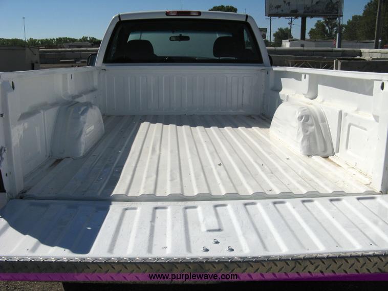 image for item 8002 2000 GMC Sierra C2500 SL pickup truck