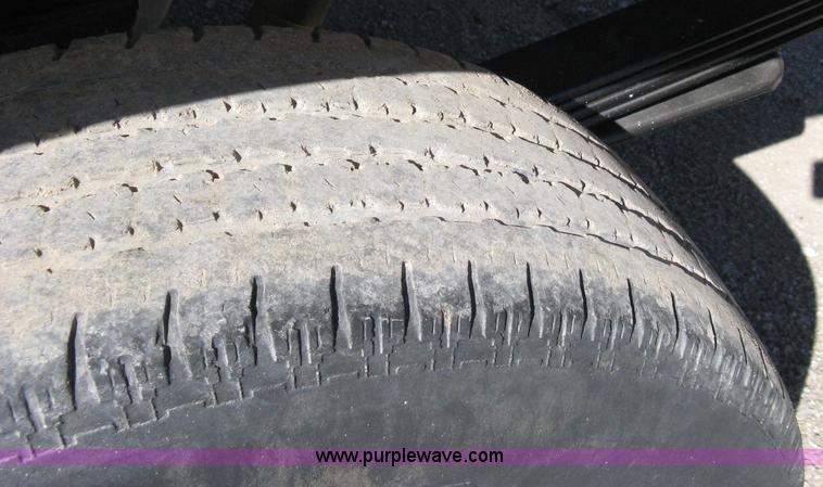 image for item 8002 2000 GMC Sierra C2500 SL pickup truck