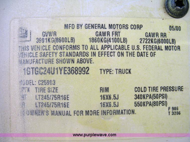 image for item 8002 2000 GMC Sierra C2500 SL pickup truck