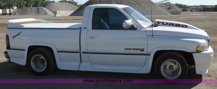 image for item 8025 1995 Dodge Ram 1500 pickup truck