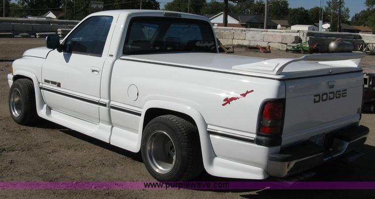 image for item 8025 1995 Dodge Ram 1500 pickup truck