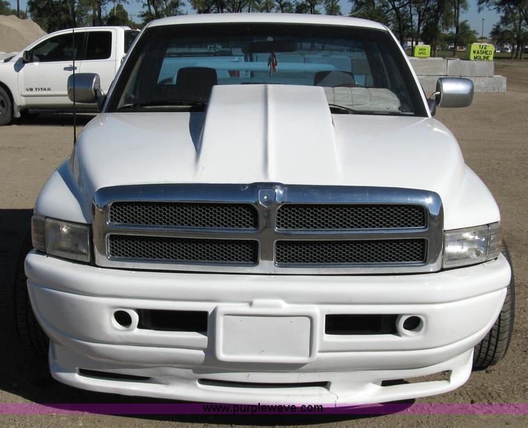 image for item 8025 1995 Dodge Ram 1500 pickup truck