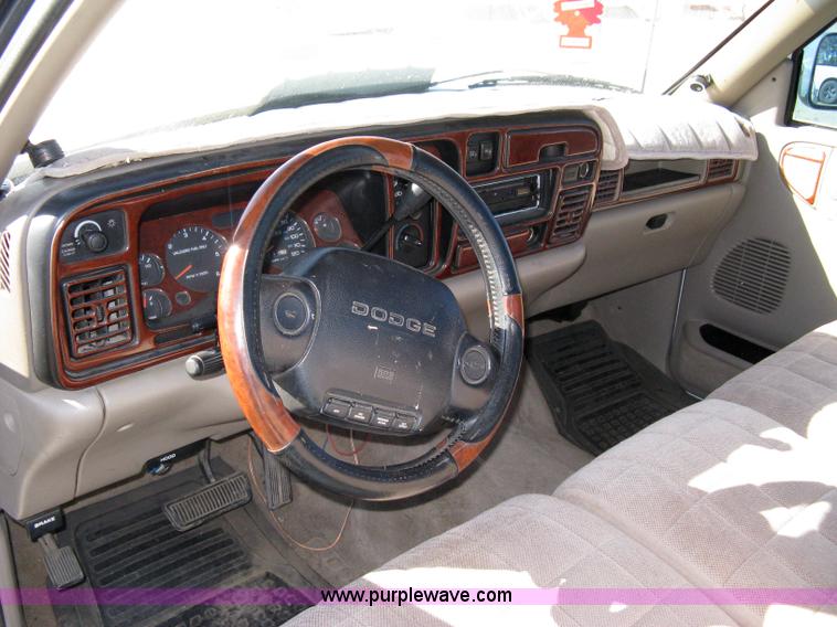 image for item 8025 1995 Dodge Ram 1500 pickup truck