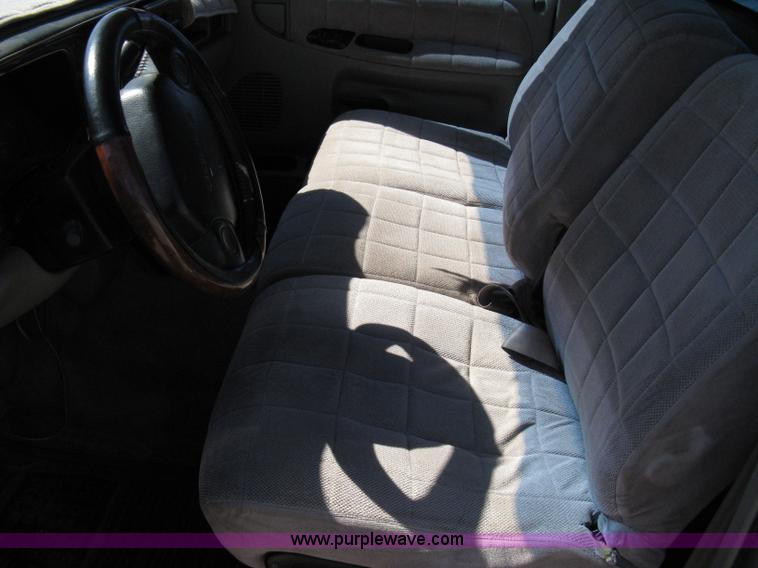 image for item 8025 1995 Dodge Ram 1500 pickup truck