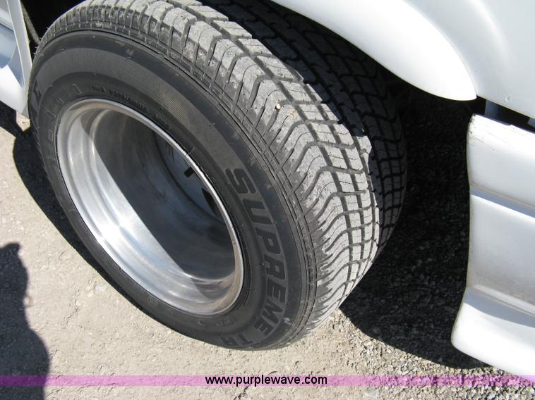 image for item 8025 1995 Dodge Ram 1500 pickup truck