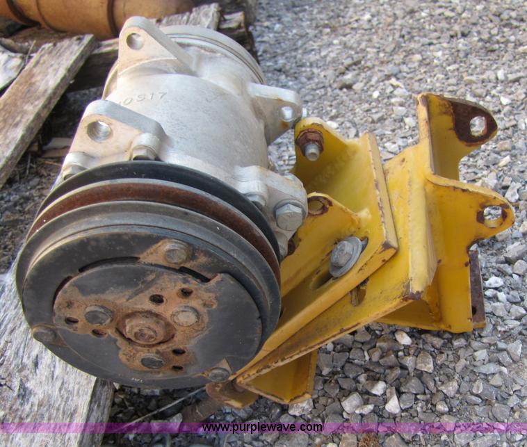 image for item 3450 Rebuilt Caterpillar 3208 V8 250hp diesel engine