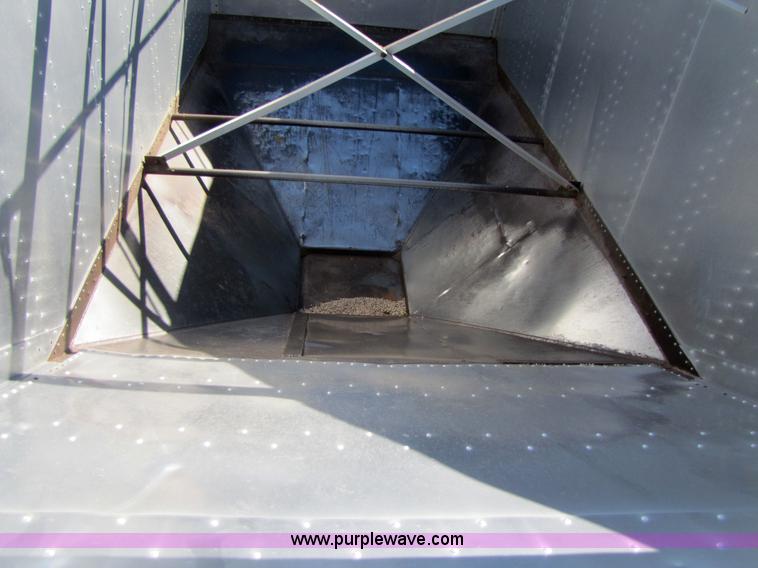 image for item 3453 1982 Merritt 42' hopper trailer