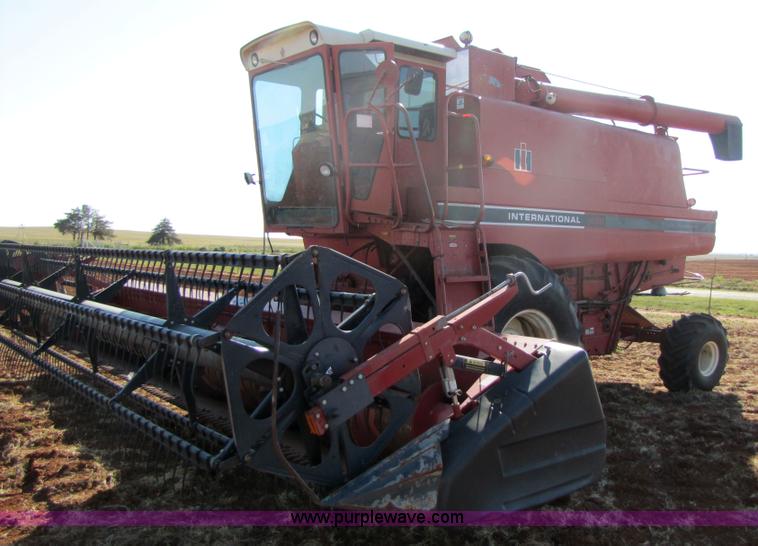 image for item 3455 1984 International 1480 combine